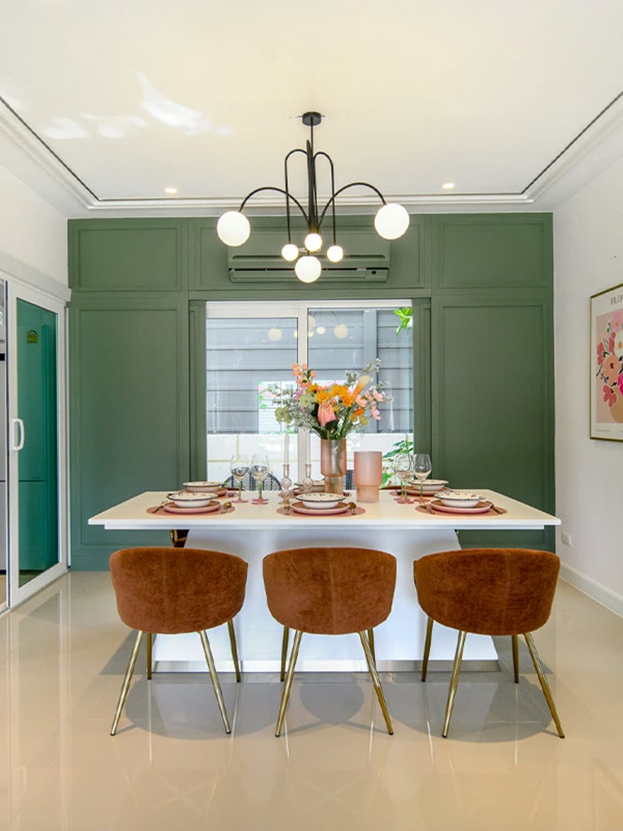 The dining room of the Anasiri Paklok show home